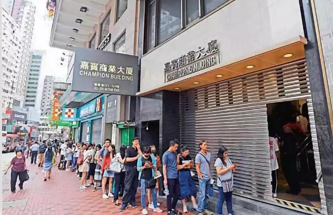 触目惊心!曾经的购物天堂,已沦为“假货天堂”(图6) 触目惊心!曾经的购物天堂,已沦为“假货天堂”(图6)