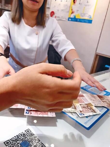 触目惊心!曾经的购物天堂,已沦为“假货天堂”(图17) 触目惊心!曾经的购物天堂,已沦为“假货天堂”(图17)