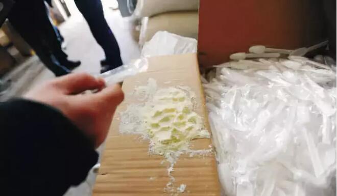 触目惊心!曾经的购物天堂,已沦为“假货天堂”(图43) 触目惊心!曾经的购物天堂,已沦为“假货天堂”(图43)