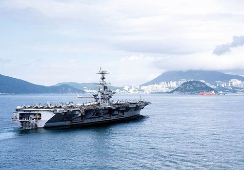 乔良少将:“海洋利益需要航母”(图1) 52129490.jpg