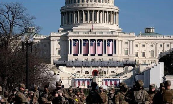 2万重兵驻华盛顿!铁网围国会!总统就职如临大敌(图9) 25.png