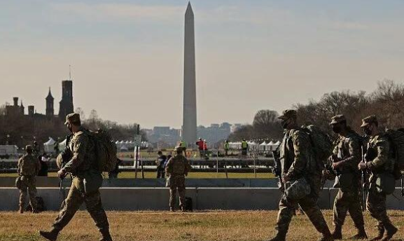 2万重兵驻华盛顿!铁网围国会!总统就职如临大敌(图11) 27.png