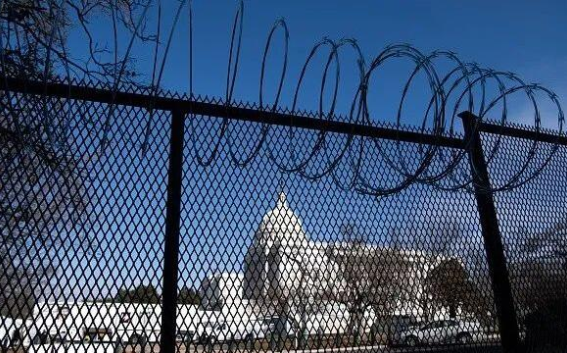 2万重兵驻华盛顿!铁网围国会!总统就职如临大敌(图6) 22.png