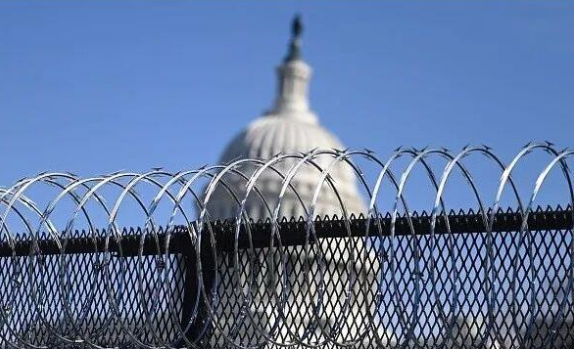 2万重兵驻华盛顿!铁网围国会!总统就职如临大敌(图7) 23.png