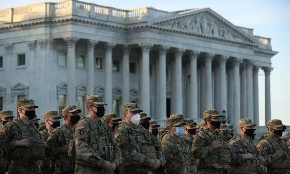 2万重兵驻华盛顿!铁网围国会!总统就职如临大敌(图14) 30.png