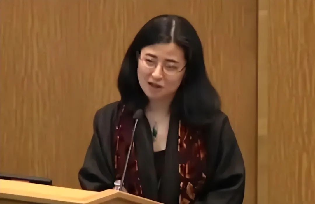 田晓菲:13岁被北大破格录取,学成后却转身嫁给53岁老外,曾经的天才少女近况如何?(图9) 9.jpg