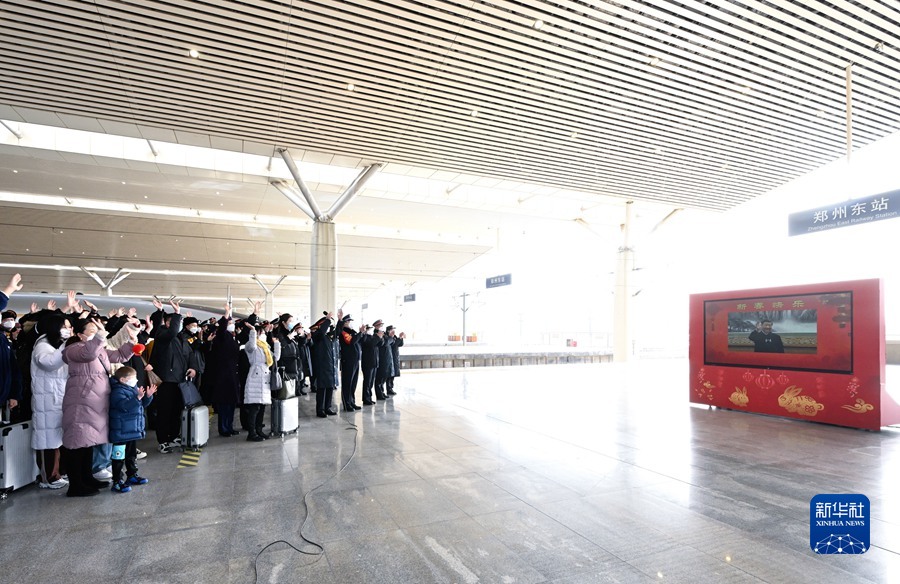 习近平春节前夕视频连线看望慰问基层干部群众 向全国各族人民致以新春的美好祝福(图11) 习近平春节前夕视频连线看望慰问基层干部群众 向全国各族人民致以新春的美好祝福(图11)