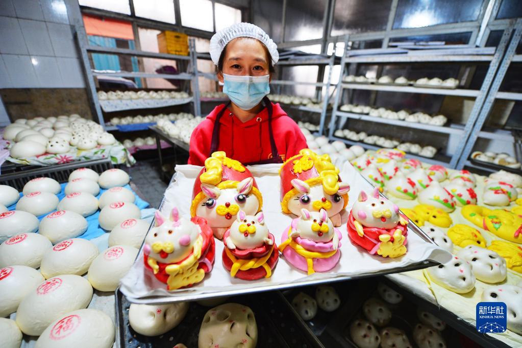 玉兔奔九州 年味满中华——从癸卯春节看中华文化新气象(图7) 玉兔奔九州 年味满中华——从癸卯春节看中华文化新气象(图7)