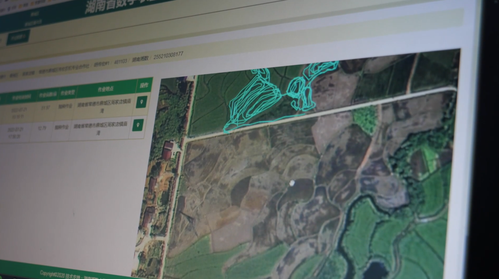 田间地头启用“黑科技” 庄稼丰收有底气(图4) 田间地头启用“黑科技” 庄稼丰收有底气(图4)