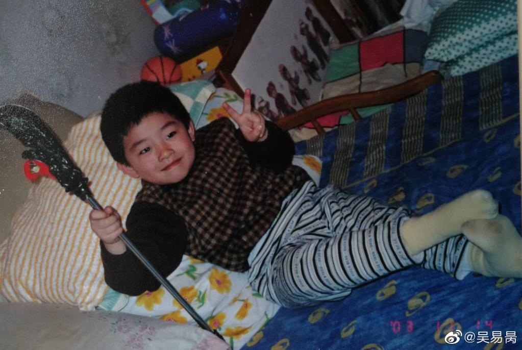 吴易昺:若没有这些阴影,谁会知道我站在光里(图2) 吴易昺:若没有这些阴影,谁会知道我站在光里(图2)