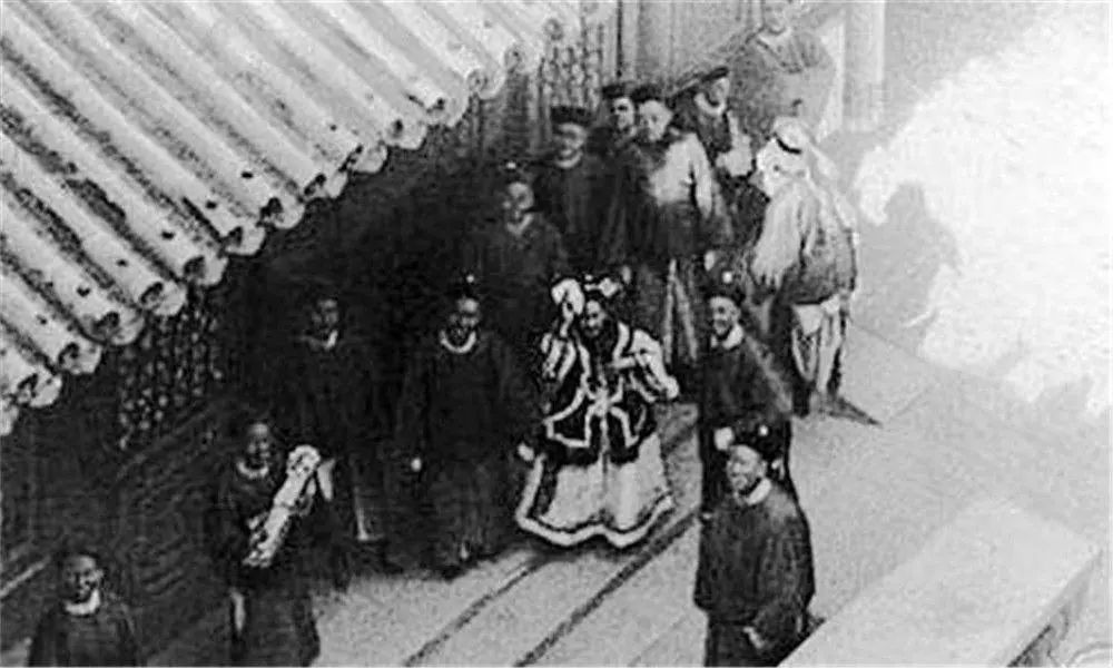 慈禧西逃,连御林军都没带,全靠一民间组织,逃亡千里却毫发无损(图3) 34.jpg