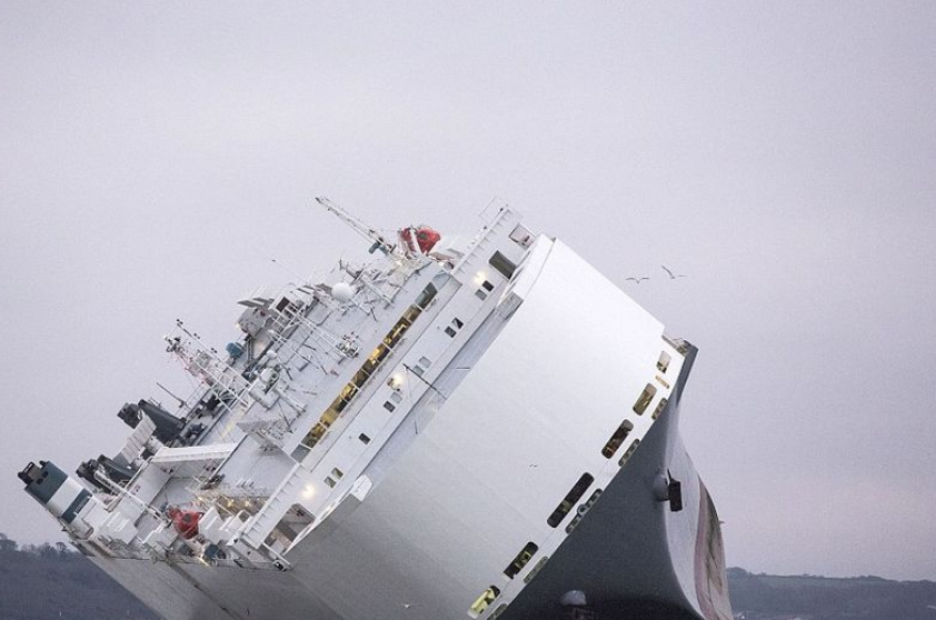 下潜1万多米的海底,科学家发现了不该发现的东西,是什么?(图11) 31.png