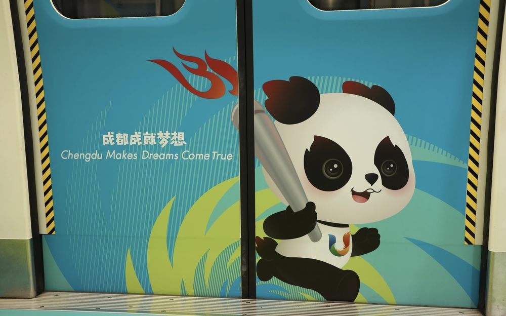 成都大运会倒计时100天主题列车正式上线(图2) 成都大运会倒计时100天主题列车正式上线(图2)