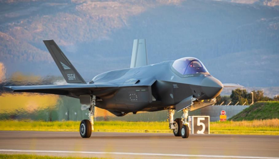 数百名挪威民众起诉政府:F-35战机噪音太大 飞过时胸腔都在震(图1) 数百名挪威民众起诉政府:F-35战机噪音太大 飞过时胸腔都在震(图1)