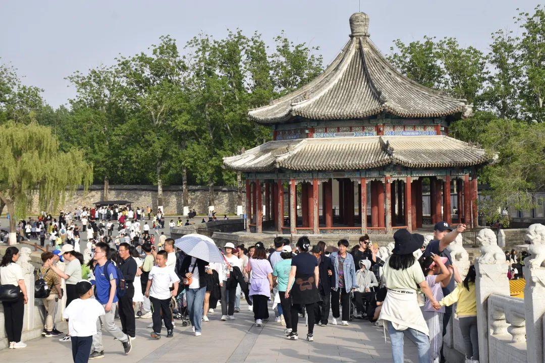 2.74亿人次!1480.56亿元!(图2) 2.jpg