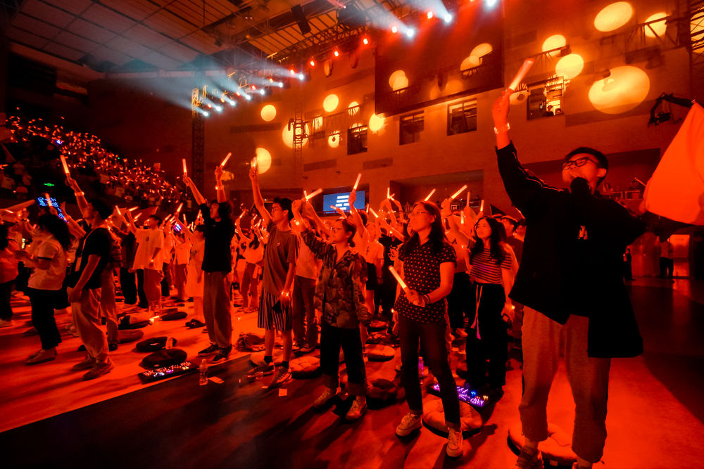 青春与大运同行 五四青春歌会在成都举行(图2) 青春与大运同行 五四青春歌会在成都举行(图2)