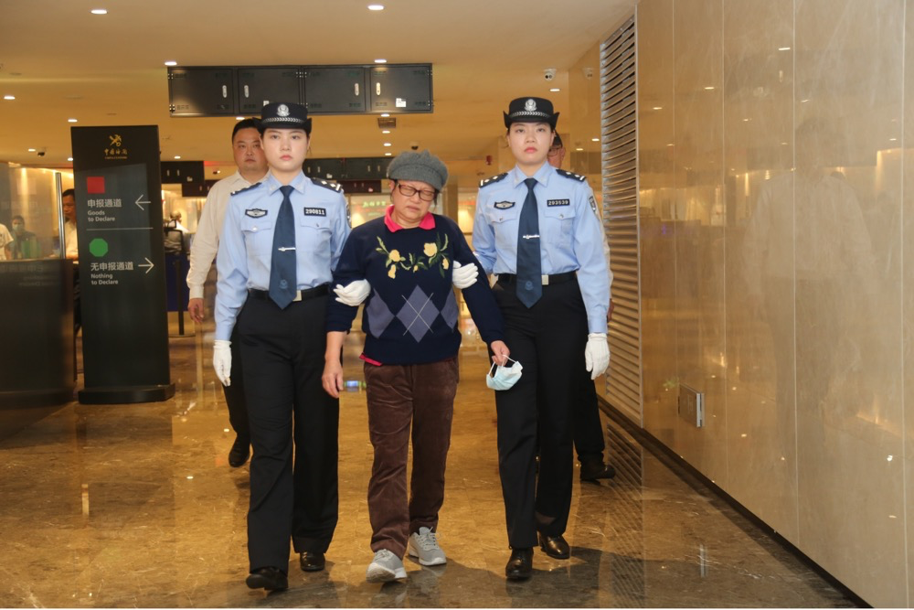 “红通”郭洁芳回国投案,丈夫二审获死缓(图2) 2.png