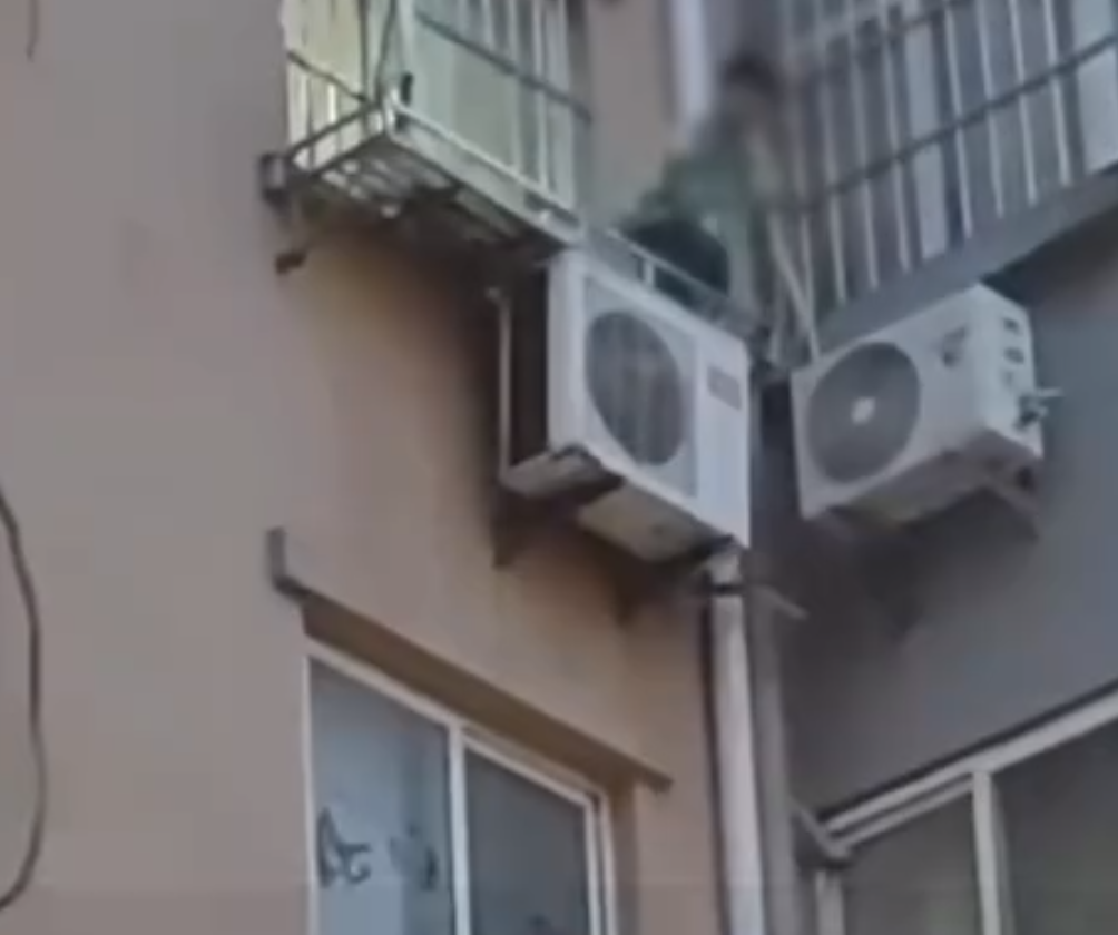 警方通报男童被打后跳下5楼:肺部挫伤(图2) 2.png