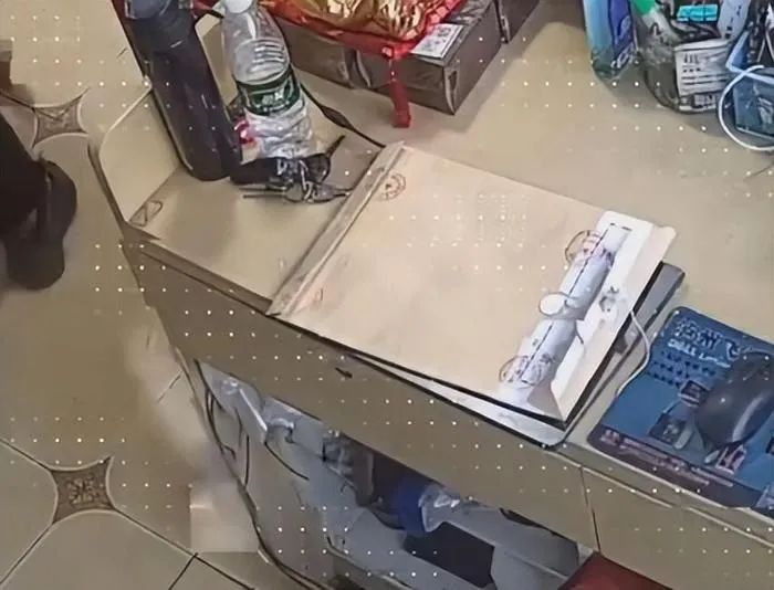 “妈妈私拆档案袋,女儿被气哭” ,档案袋为何不能私自拆封?(图1) 1.jpg