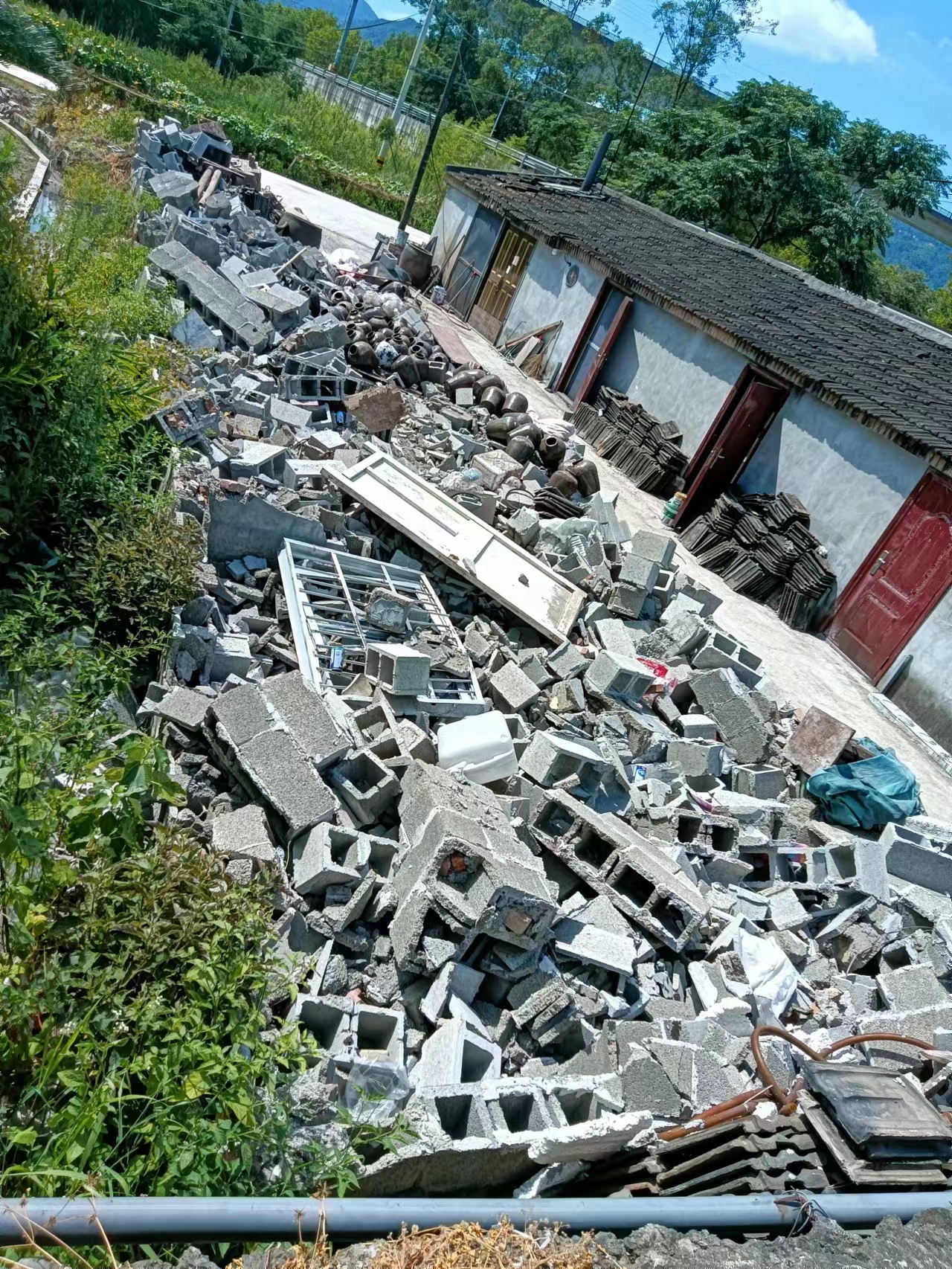 七、八、九、十届全国政协常委、民族与宗教委副主任、国家一级教授、一级学科首席科学家、世界华人报世界华人网总编辑金日光郑重发声——    地方非法强拆事件为何屡禁不止(图1) 2.jpg