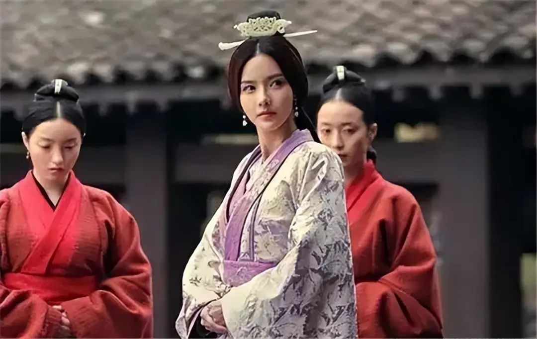 三国时的杜夫人常被人“霸占”,可她却没有寻短见,反而生活惬意(图1) 1.jpg