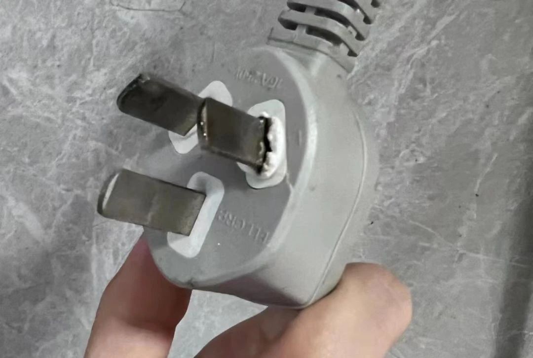 家里突然电费猛增?当心!网友描述死里逃生经历……(图3) 3.jpg