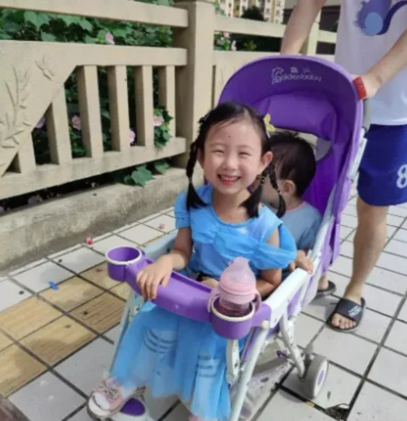 上海警方通报“4岁女童海滩走失”:疑消失在海浪中(图3) 3.png