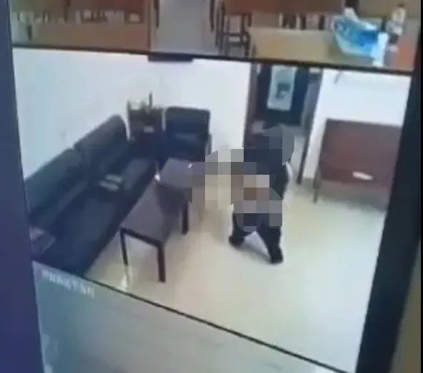 两村干部不雅视频流出,当地回应:已停职,纪委介入(图1) 5.jpg