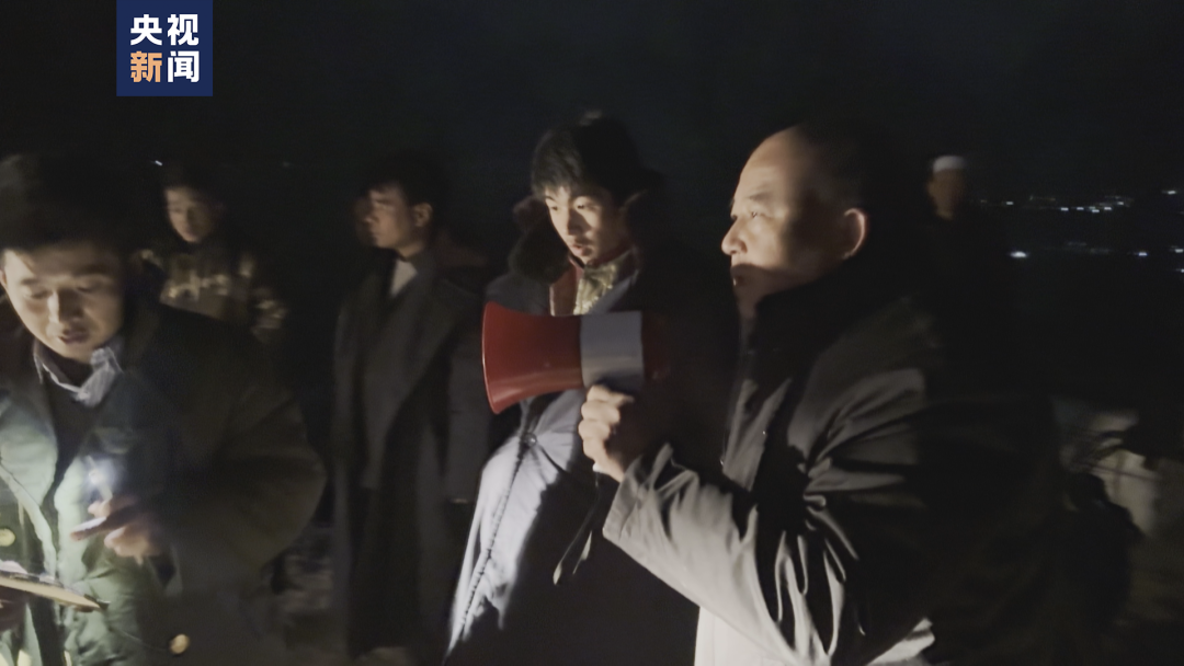 地震后,他们敲开全村385户家门……(图1) 1.png