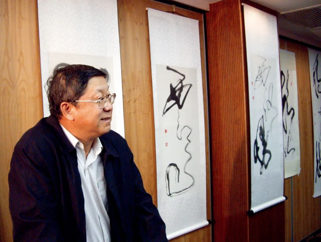 局长家中挖40平米藏宝室,大搞“雅腐”(图2) 2.jpg