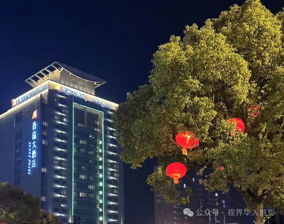 岑国荣丨台州市府大道除夕夜的繁华盛景(图19) 640.jpg