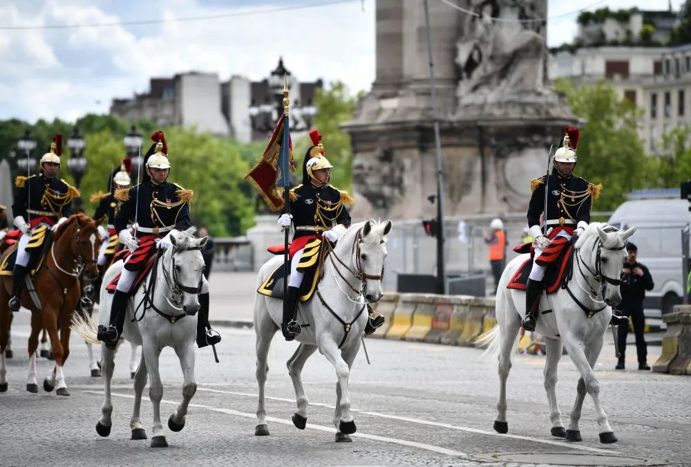 高清大图|习近平主席在巴黎繁忙的一天(图12) 640.jpg