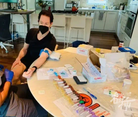 让儿子给自己换血的亿万富翁,为“长生不老”又整新活!他在一个偏僻小岛上,接受了一个手术……(图5) 6.png