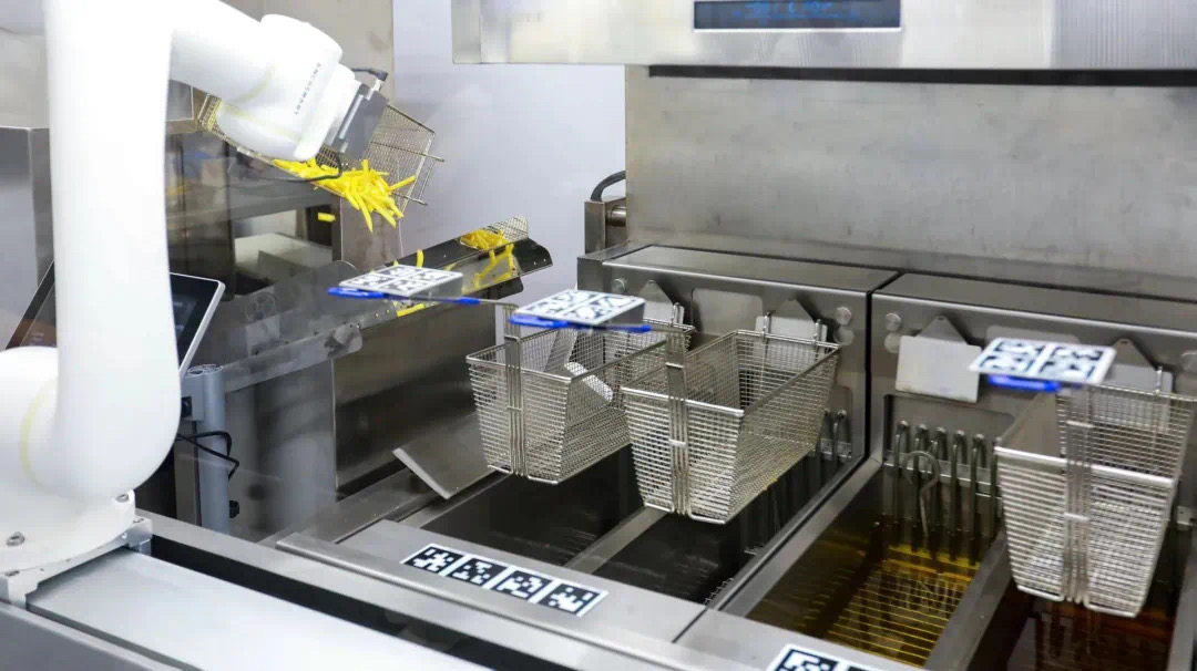 机器人大厨已“拿证”,想尝尝吗(图1) 4.jpg