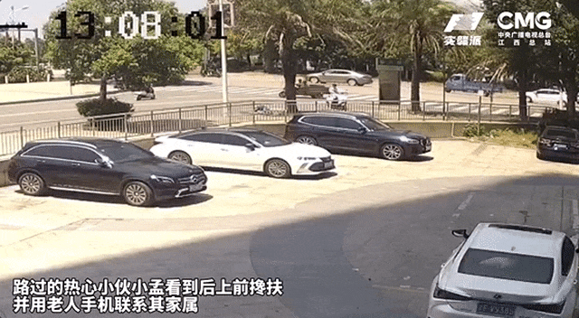 好心扶摔倒老人,少年反被诬陷殴打!警方公布现场视频→(图4) 640.gif