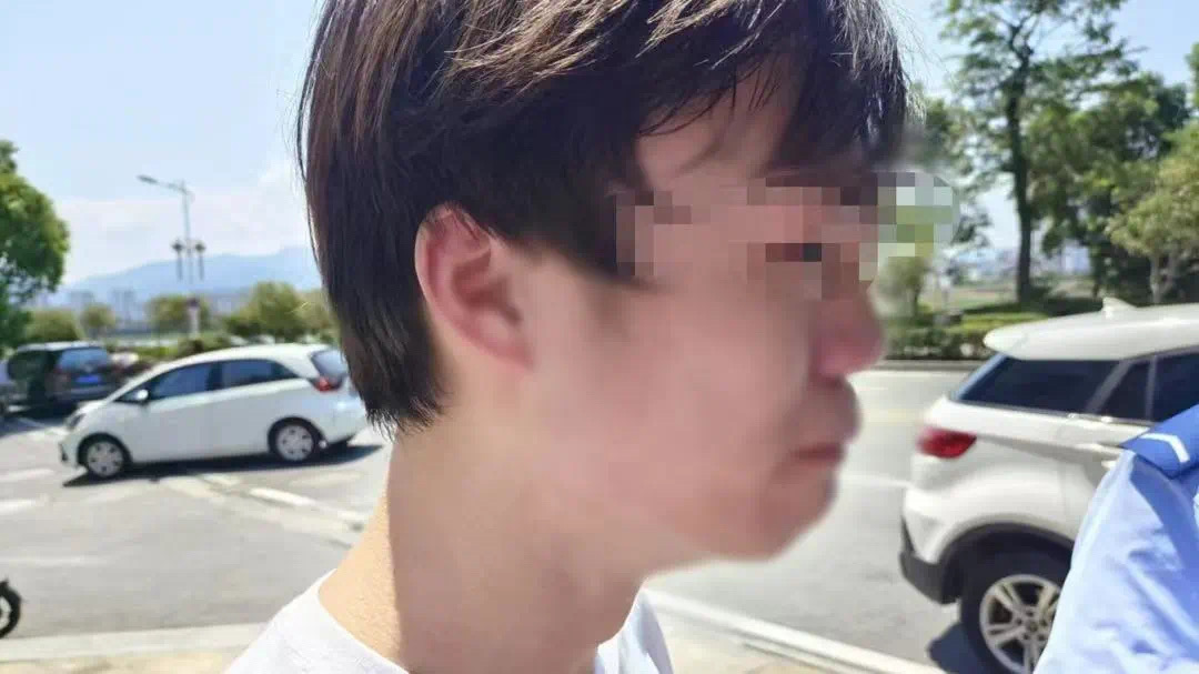 好心扶摔倒老人,少年反被诬陷殴打!警方公布现场视频→(图5) 1.jpg