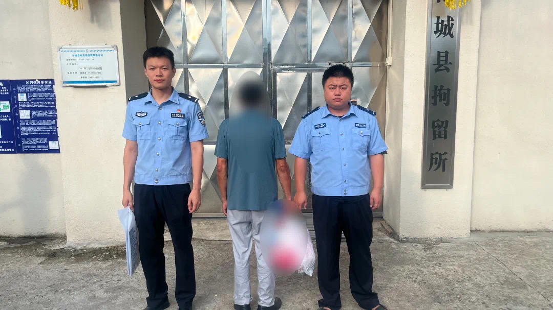 好心扶摔倒老人,少年反被诬陷殴打!警方公布现场视频→(图6) 2.jpg