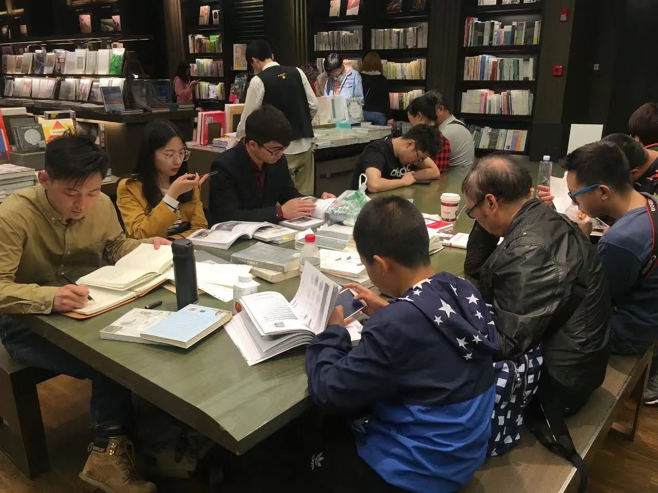 “16岁前不注册社交账号!”这所中学发起倡议(图1) 4.jpg