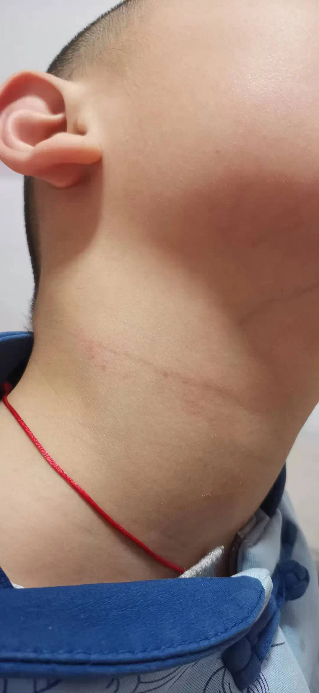 “老师把我孩子按在桌上打,强迫他给别人擦屁股!”5岁童在幼儿园遭虐待,多方回应→(图3) 22.jpg