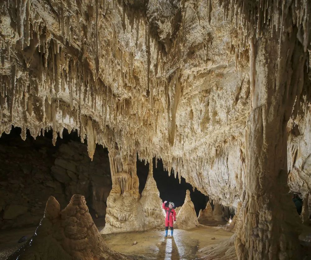 罕见！贵州发现4.8亿年“地下水晶宫”(图1)