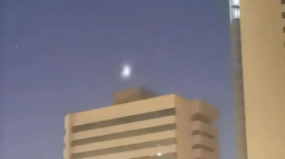 新疆夜空不明飞行物是什么?当地揭秘(图1) 图片