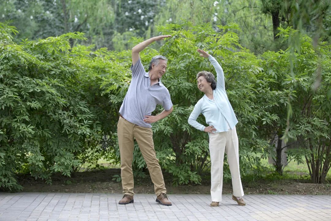 高温天预防心脏疾病风险，这三件事不要做！(图2)