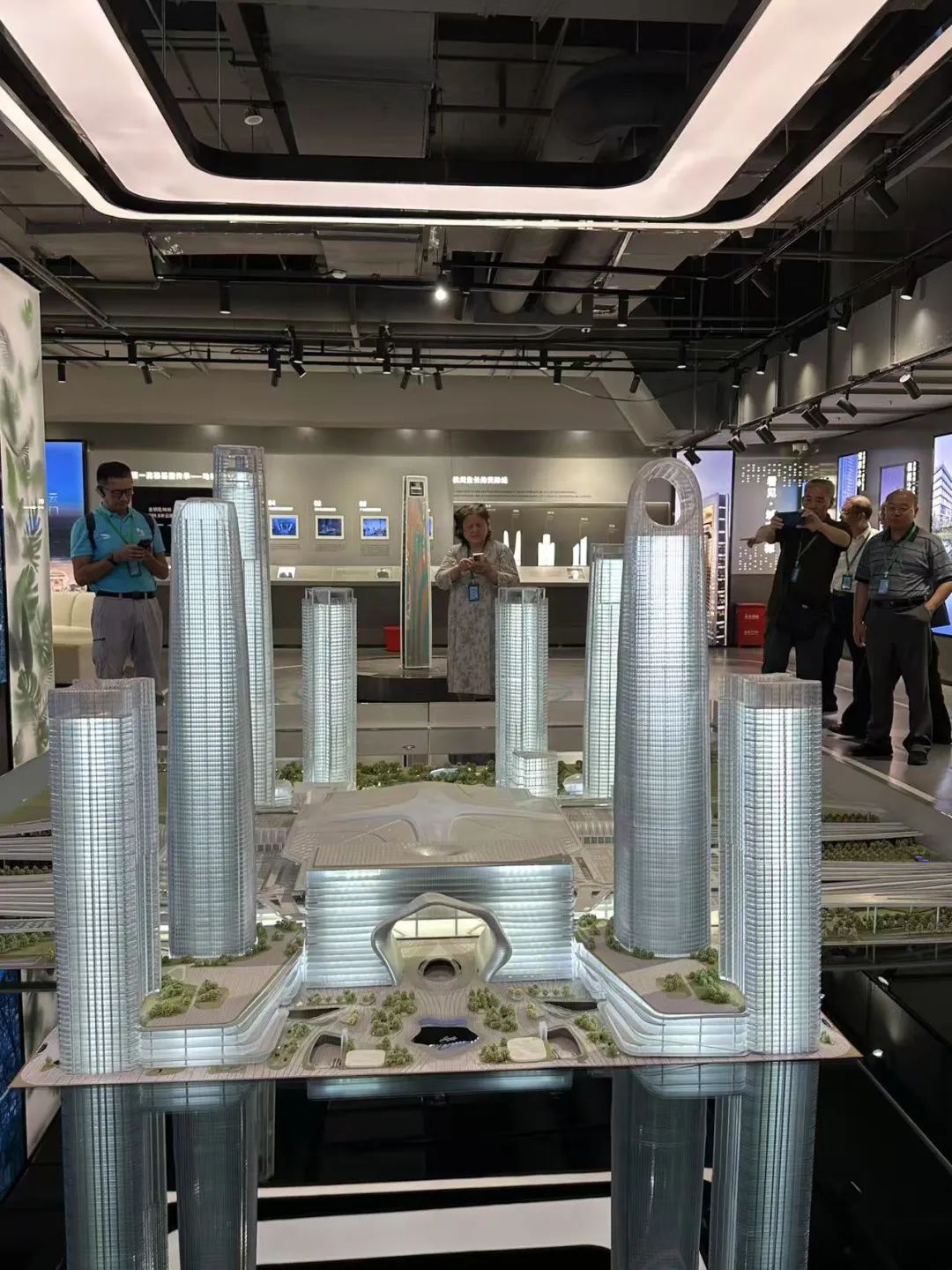 岑国荣丨崭新的交通枢纽中心:杭州西站(图8) 岑国荣丨崭新的交通枢纽中心:杭州西站(图8)