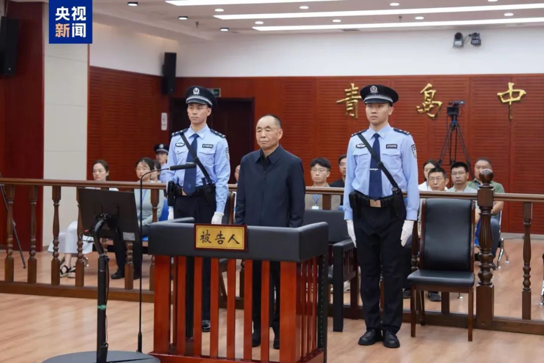 犯内幕交易罪、受贿2.2亿,大搞权色、钱色交易,骆玉林终身监禁!(图1) 图片