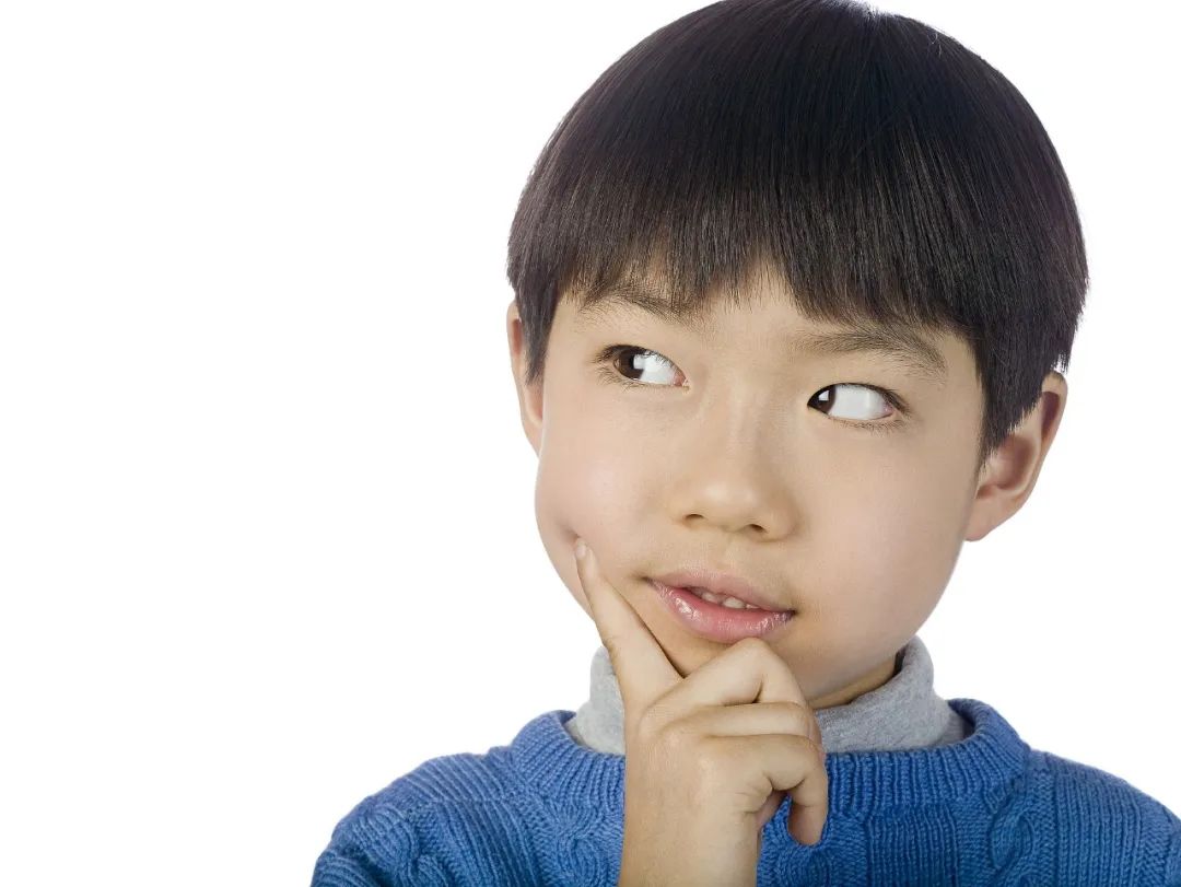 10岁男孩暑假猛刷手机成“斗鸡眼”，这个坏习惯要不得(图2)