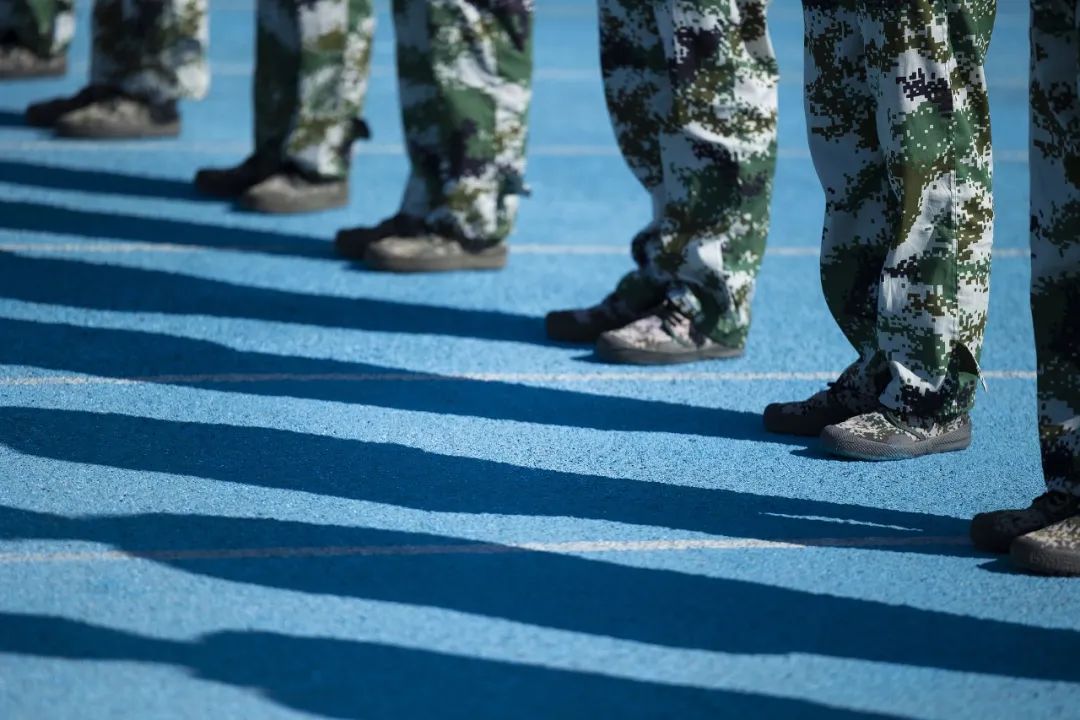 没机会当兵,AI换身军装警服“过过瘾”,行吗?(图1) 没机会当兵,AI换身军装警服“过过瘾”,行吗?(图1)