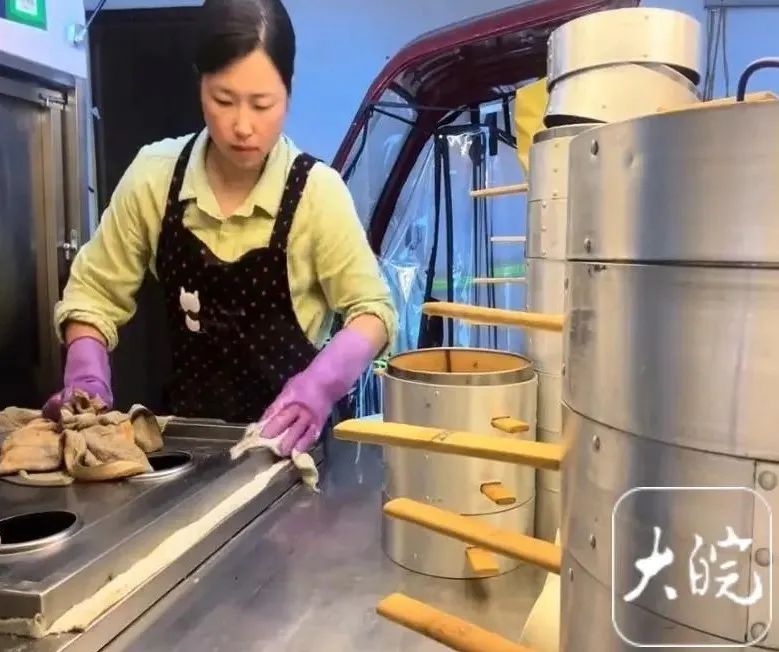 被2.8万网友救助的男孩考上985!母亲曾退回59万捐款(图5) 被2.8万网友救助的男孩考上985!母亲曾退回59万捐款(图5)