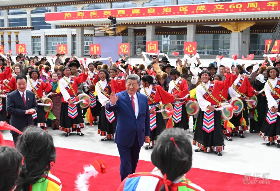 习近平离开西藏返回北京(图2)