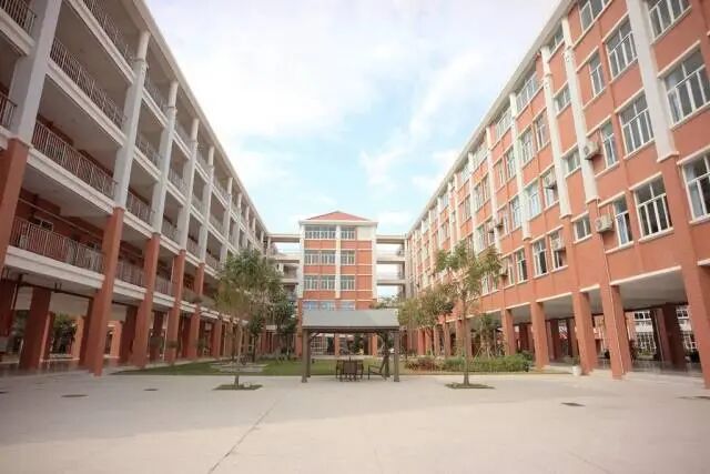 东莞市礼仁外国语学校。来源:学校官网 “一人收200元班费,全班近一万元要用到什么时候”?家长质疑!官方回应(图2)