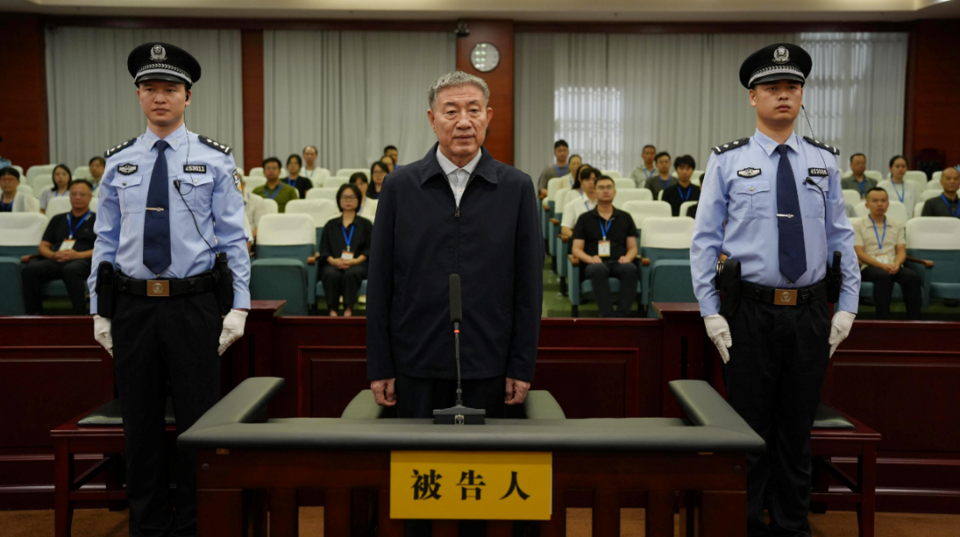 搞权色交易,收受财物3.16亿余元,副部级刘星泰,3年内仅2次顺道前往牵头项目现场调研,每次停留不足半小时,并安排拍照“打卡”(图1) 搞权色交易,收受财物3.16亿余元,副部级刘星泰,3年内仅2次顺道前往牵头项目现场调研,每次停留不足半小时,并安排拍照“打卡”(图1)